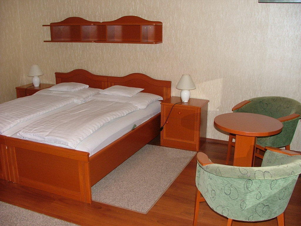 Erdogyongye Etterem Es Panzio Hotel Zalaegerszeg Room photo