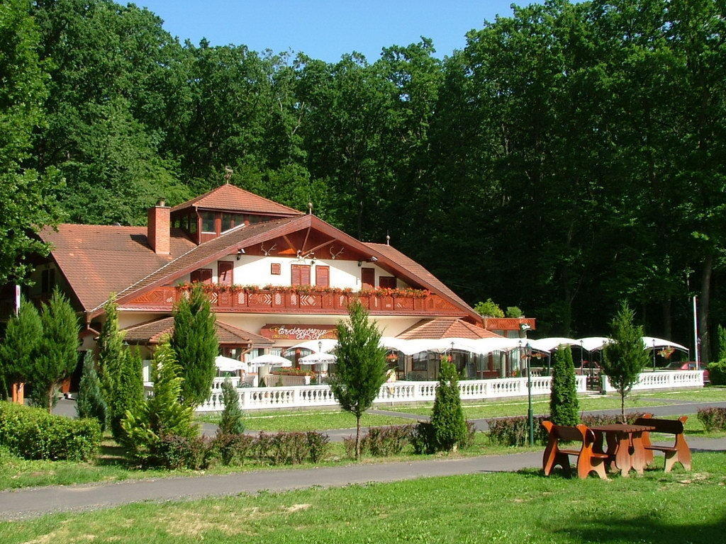 Erdogyongye Etterem Es Panzio Hotel Zalaegerszeg Exterior photo